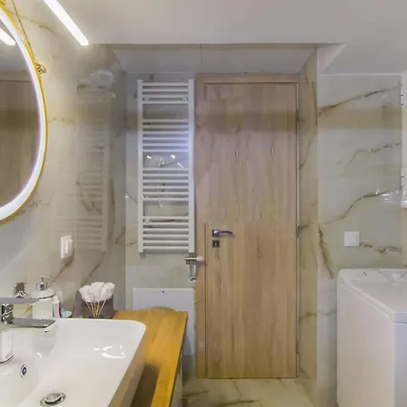 Luxurious Near Ampelokipoi Metro Station Apartment Athens